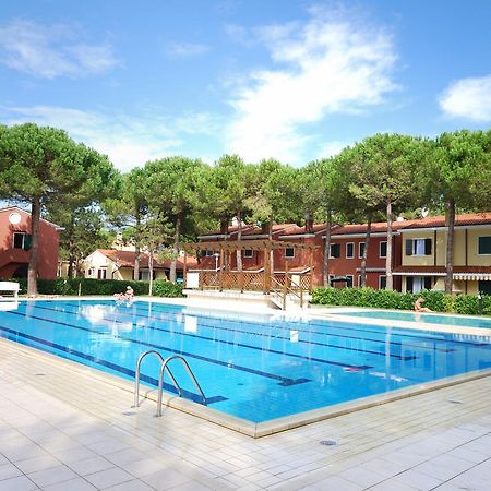 Villaggio Michelangelo Бибионе Екстериор снимка