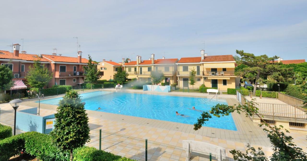 Villaggio Michelangelo Бибионе Екстериор снимка